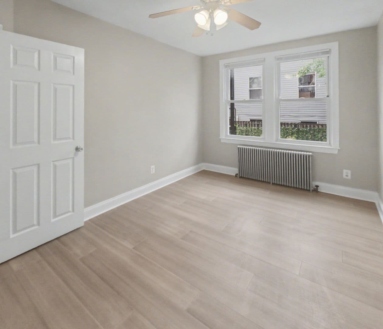Washington Apartment: 3542 6th St NW