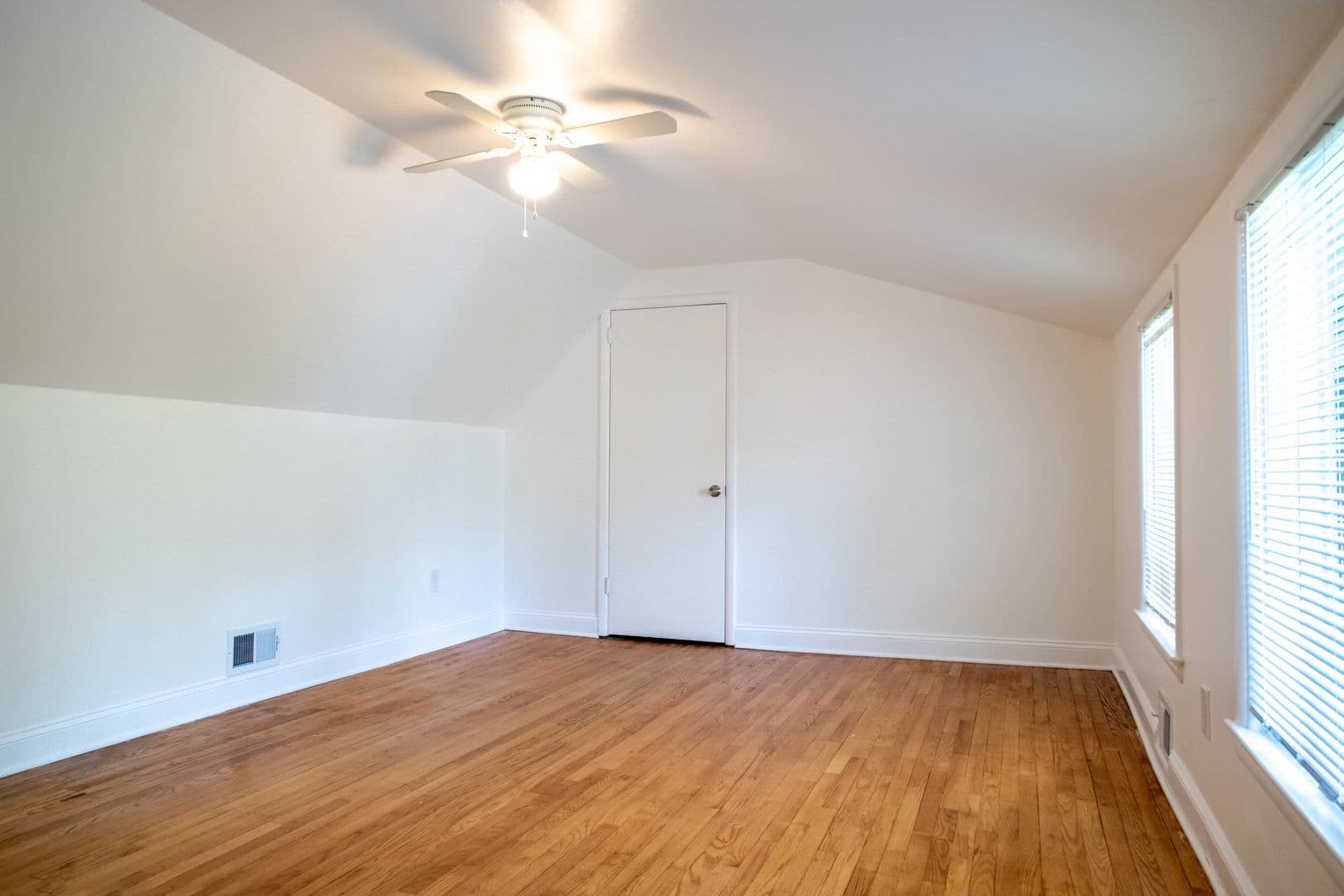 Silver Spring House: 10000 Kinross Ave