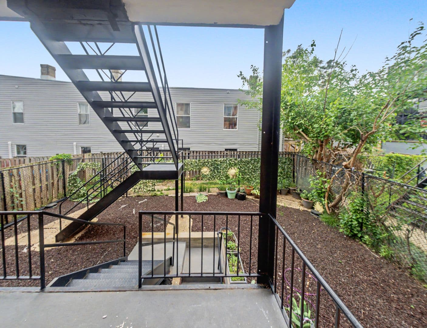 Washington Apartment: 3542 6th St NW
