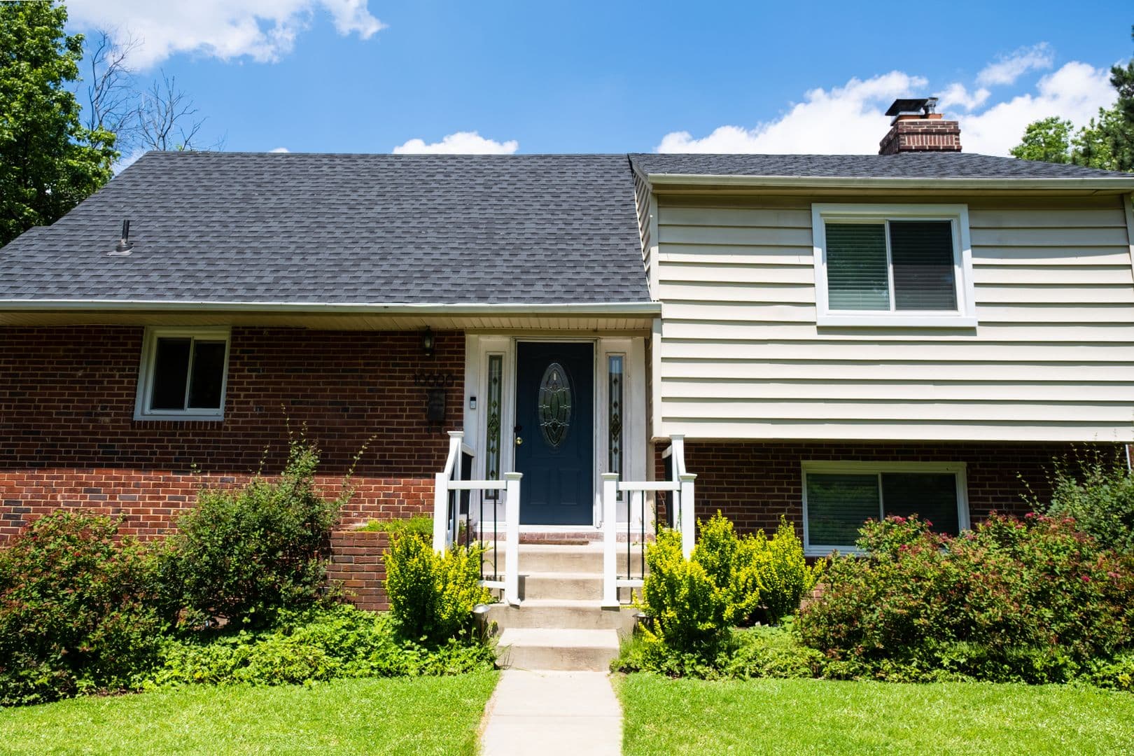 Silver Spring House: 10000 Kinross Ave