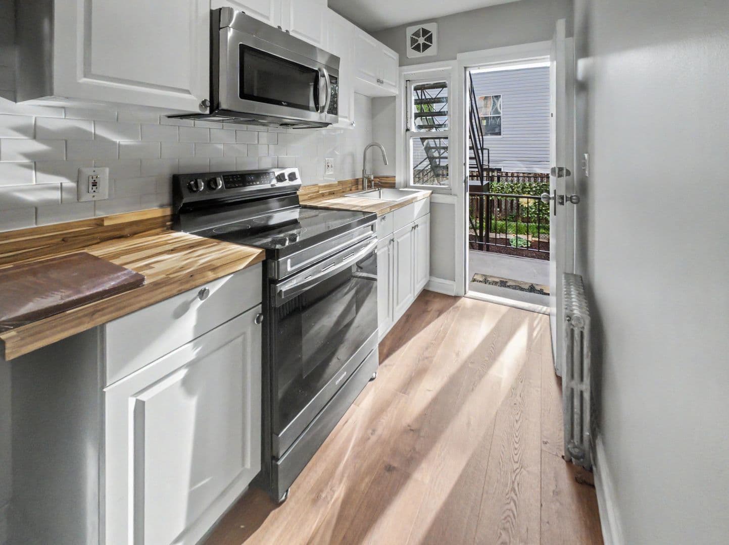 Washington Apartment: 3542 6th St NW