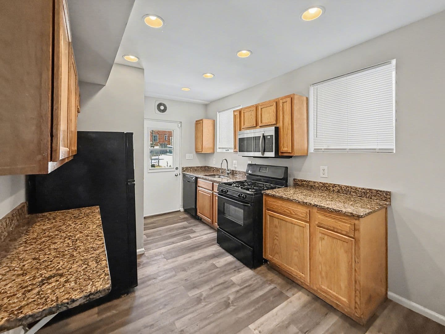 Washington Condo: 832 49th St NE Apt 1