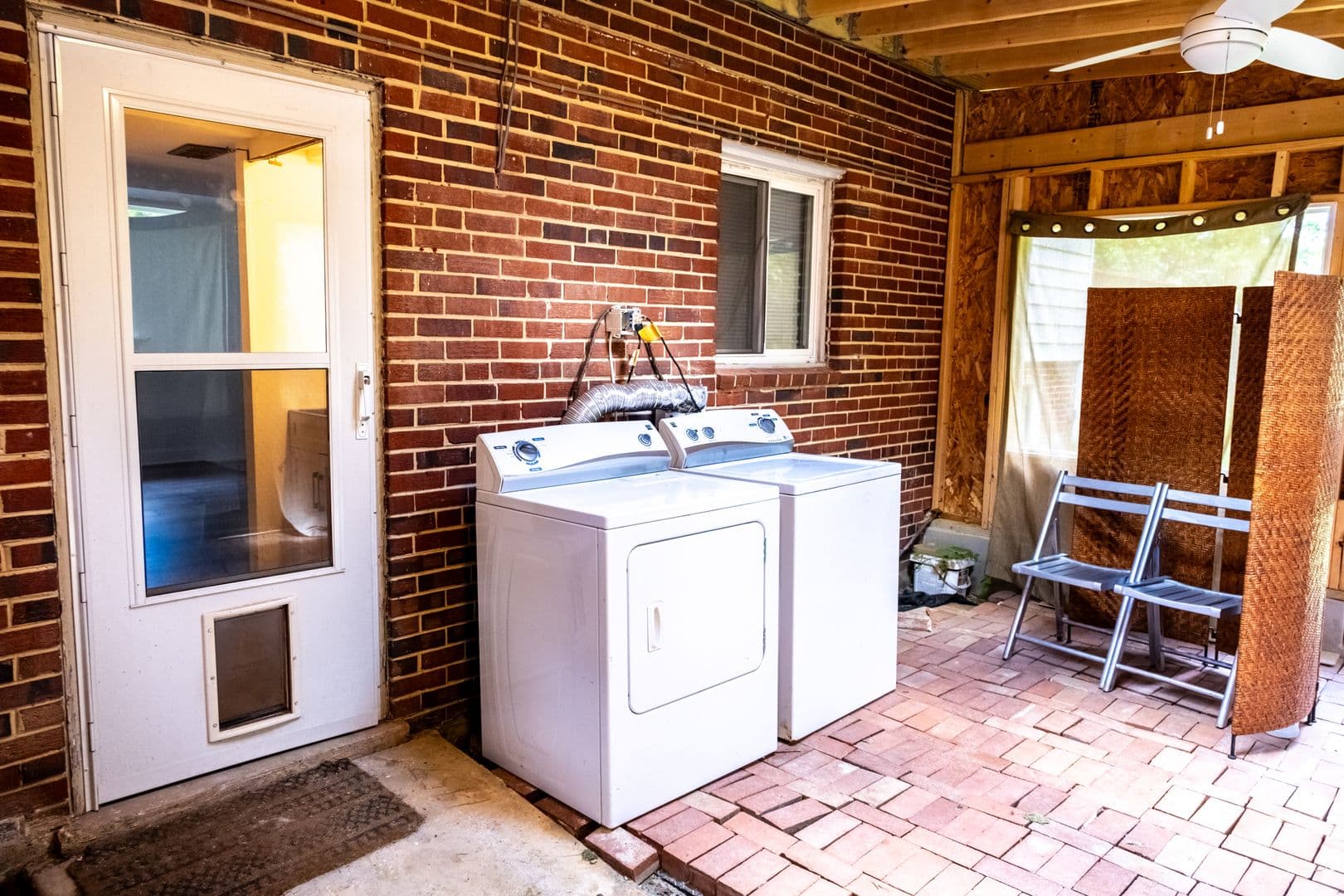Silver Spring House: 10000 Kinross Ave