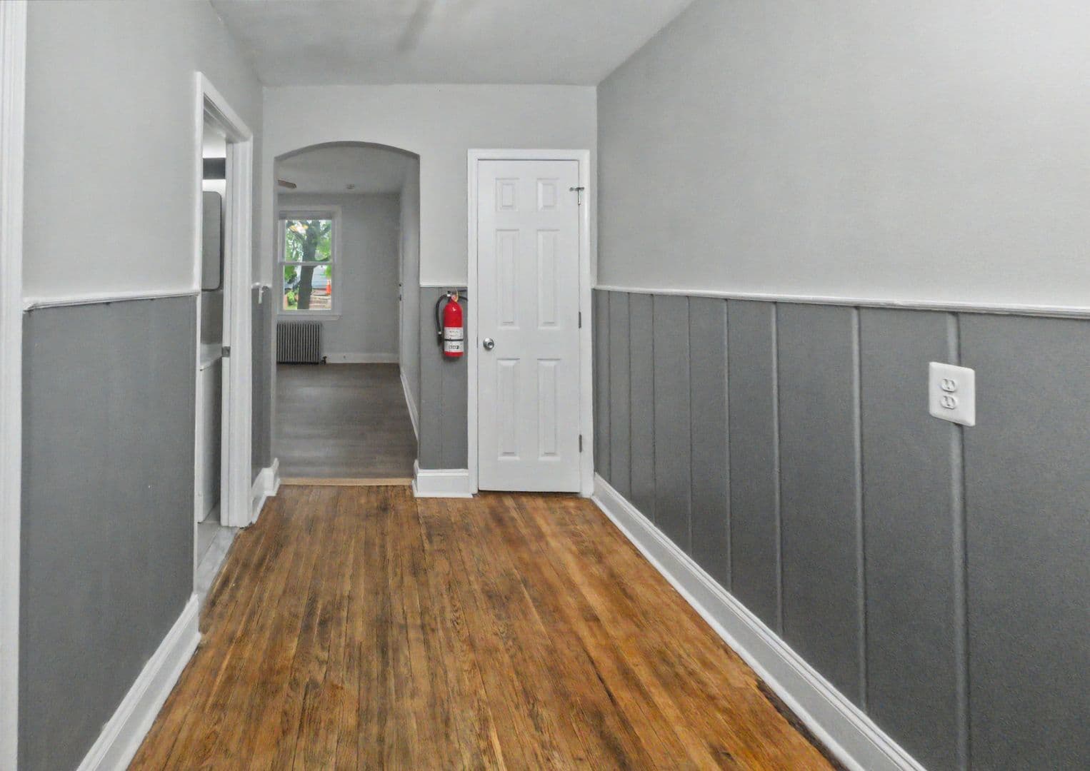 Washington Apartment: 3542 6th St NW