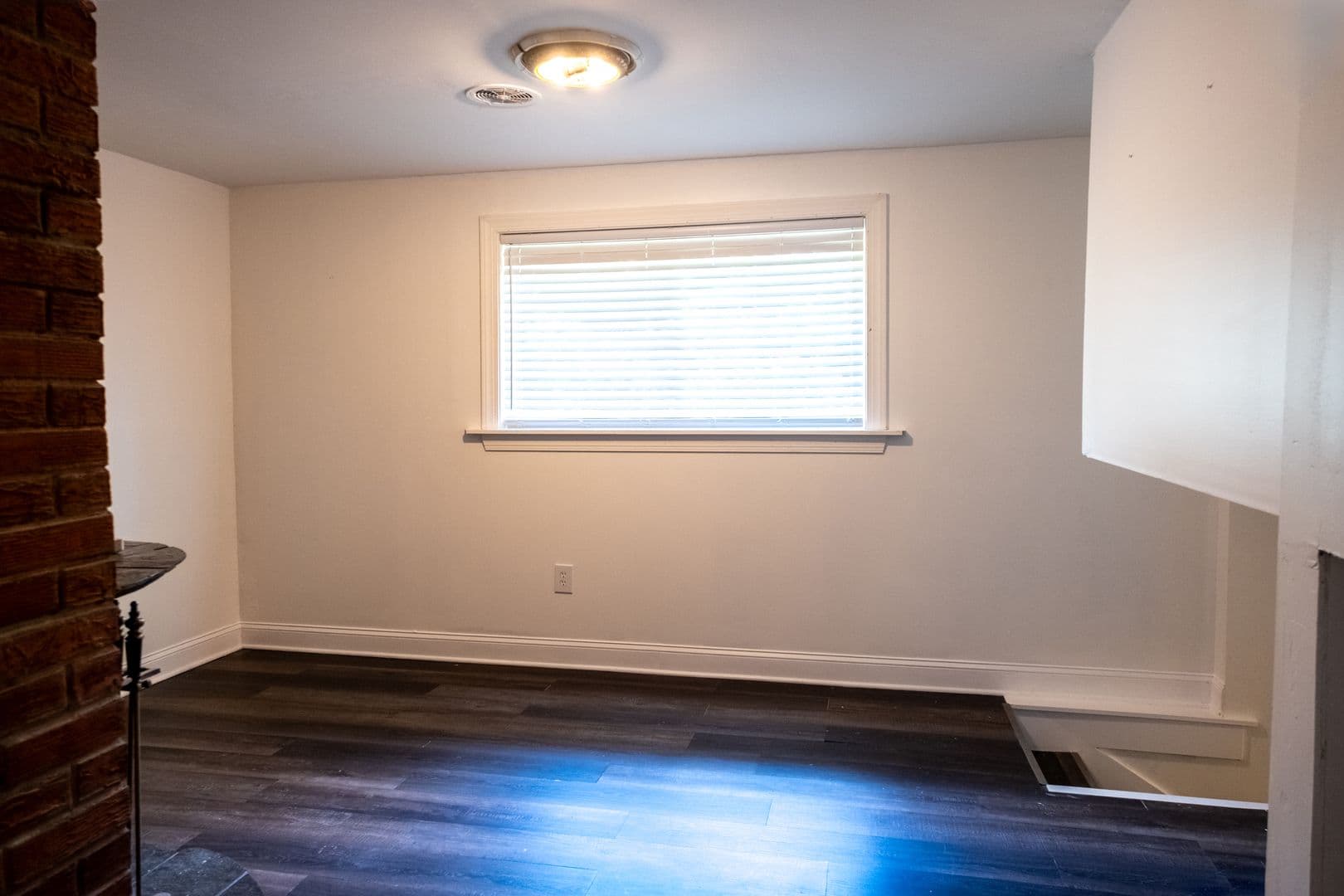 Silver Spring House: 10000 Kinross Ave