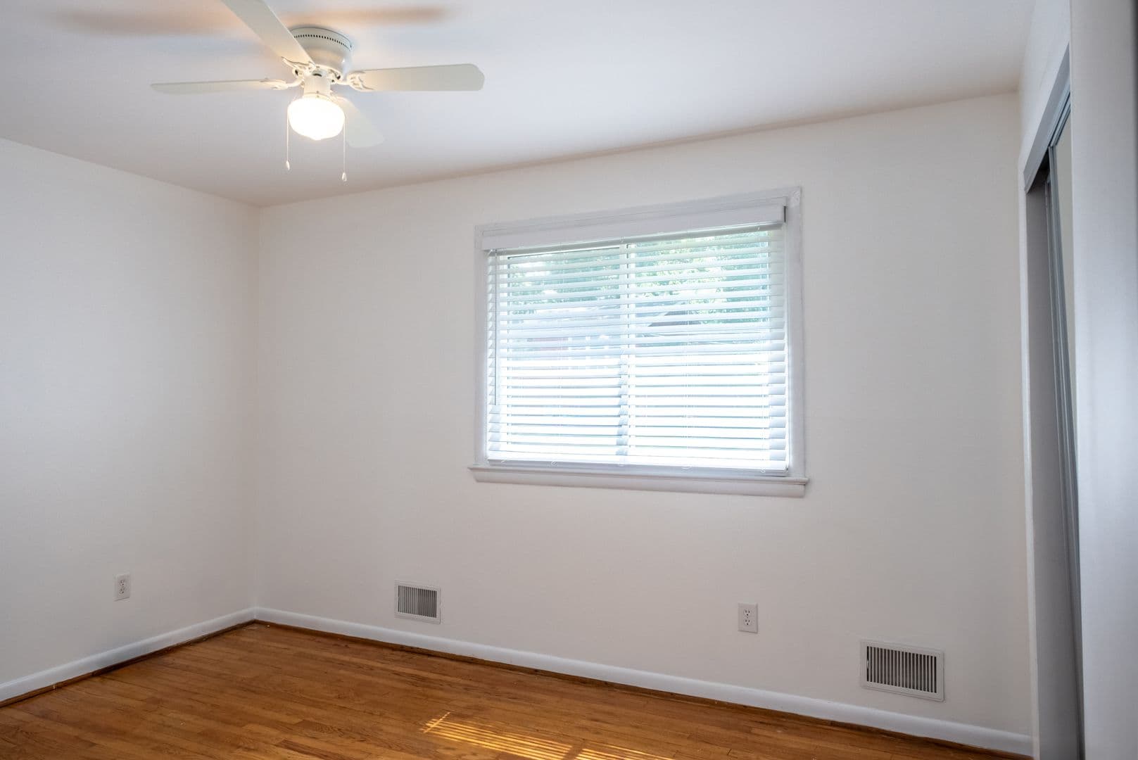 Silver Spring House: 10000 Kinross Ave