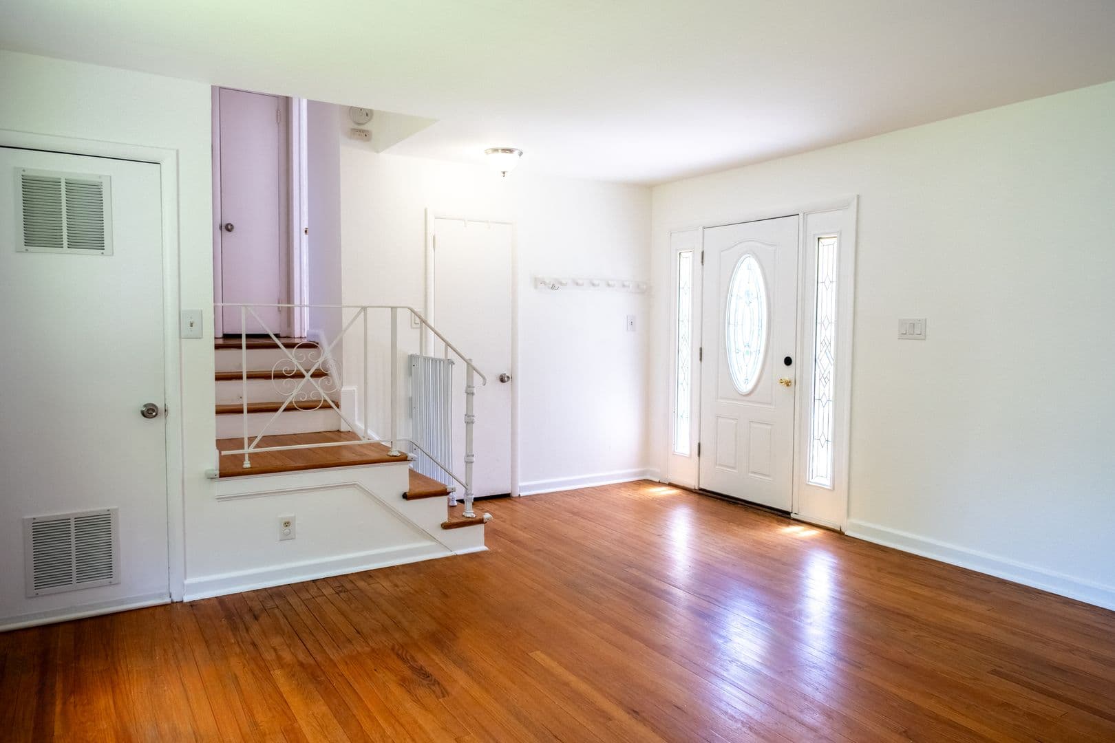 Silver Spring House: 10000 Kinross Ave