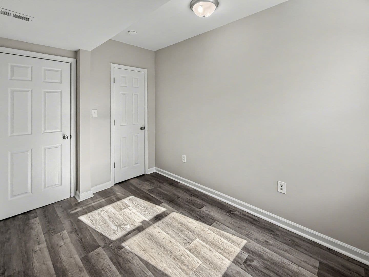 Washington Condo: 832 49th St NE Apt 1