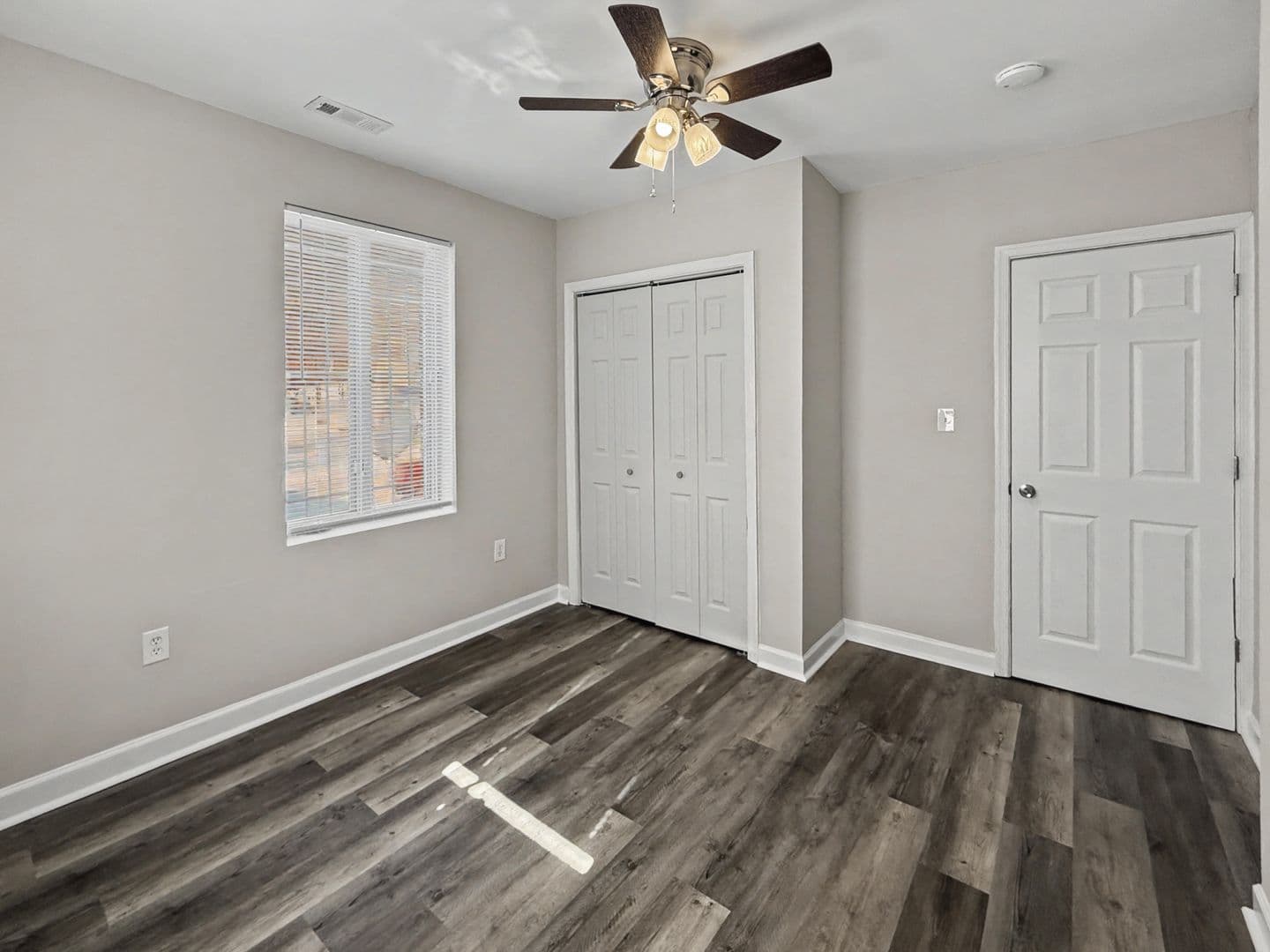 Washington Condo: 832 49th St NE Apt 1