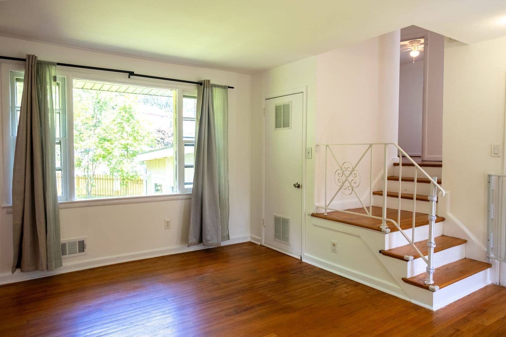 Silver Spring House: 10000 Kinross Ave