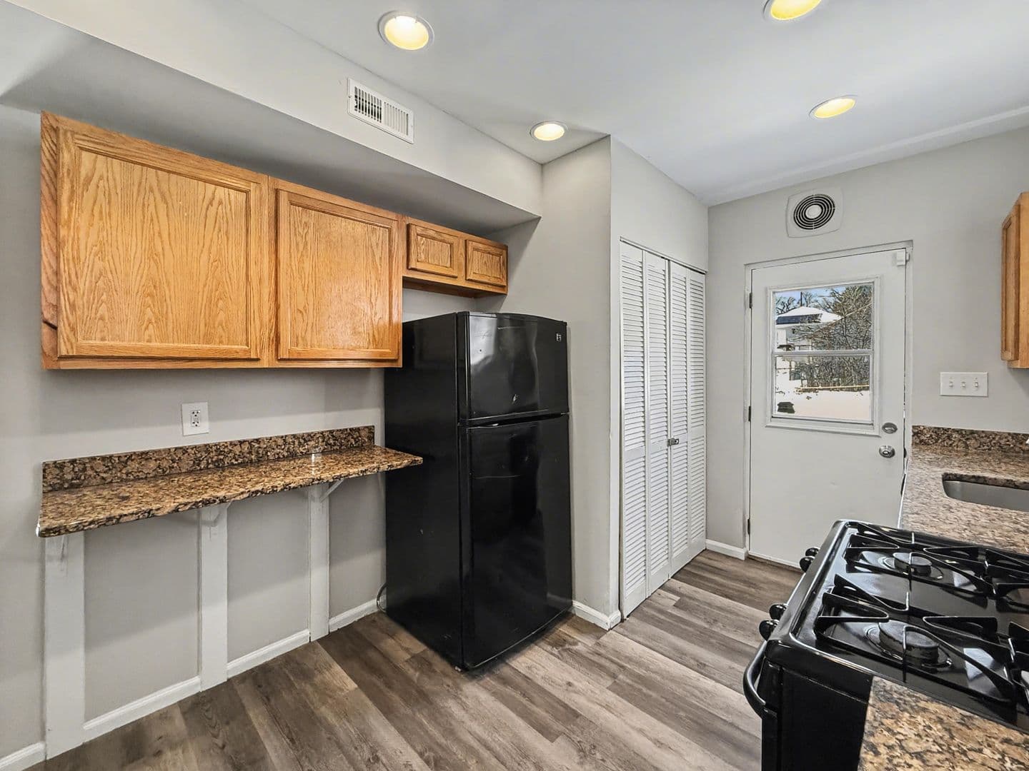 Washington Condo: 832 49th St NE Apt 1