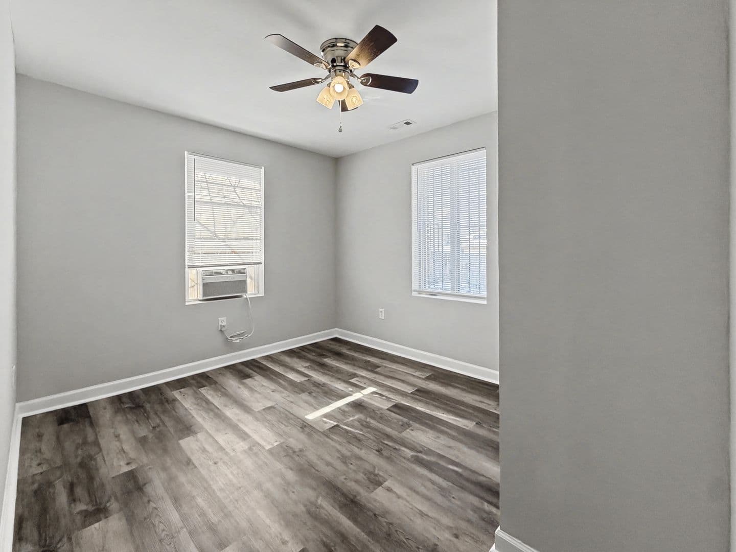 Washington Condo: 832 49th St NE Apt 1