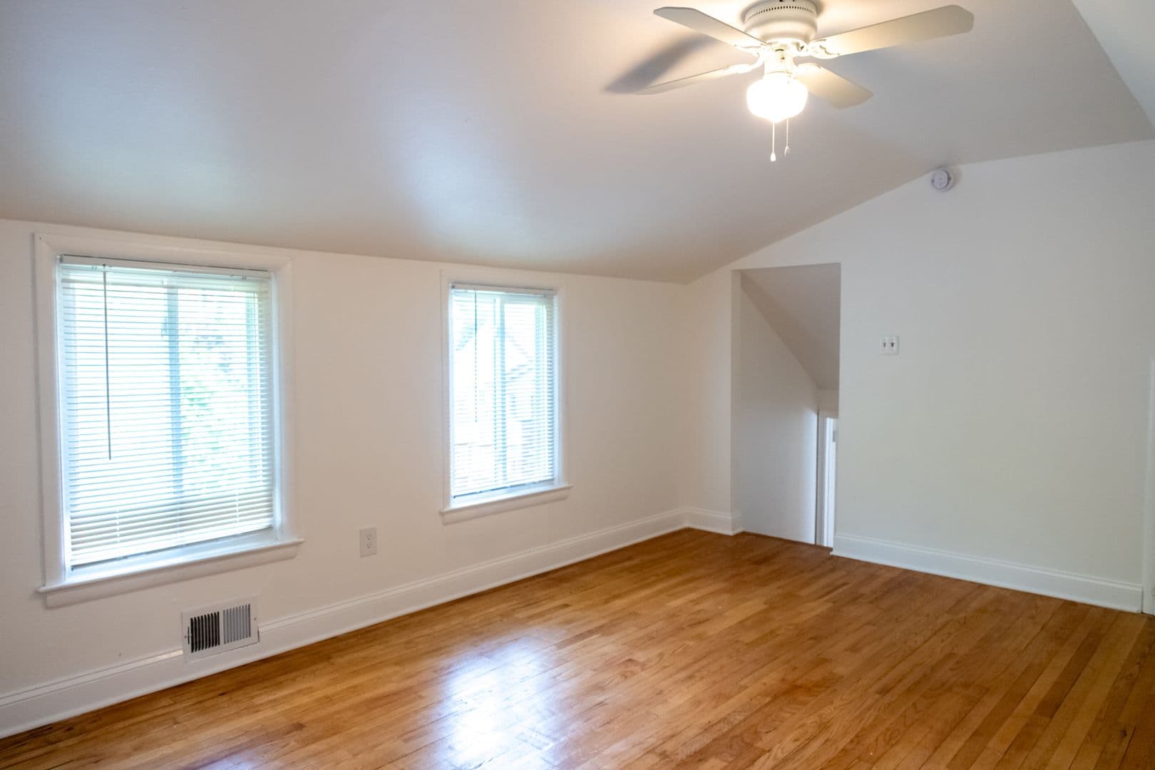 Silver Spring House: 10000 Kinross Ave