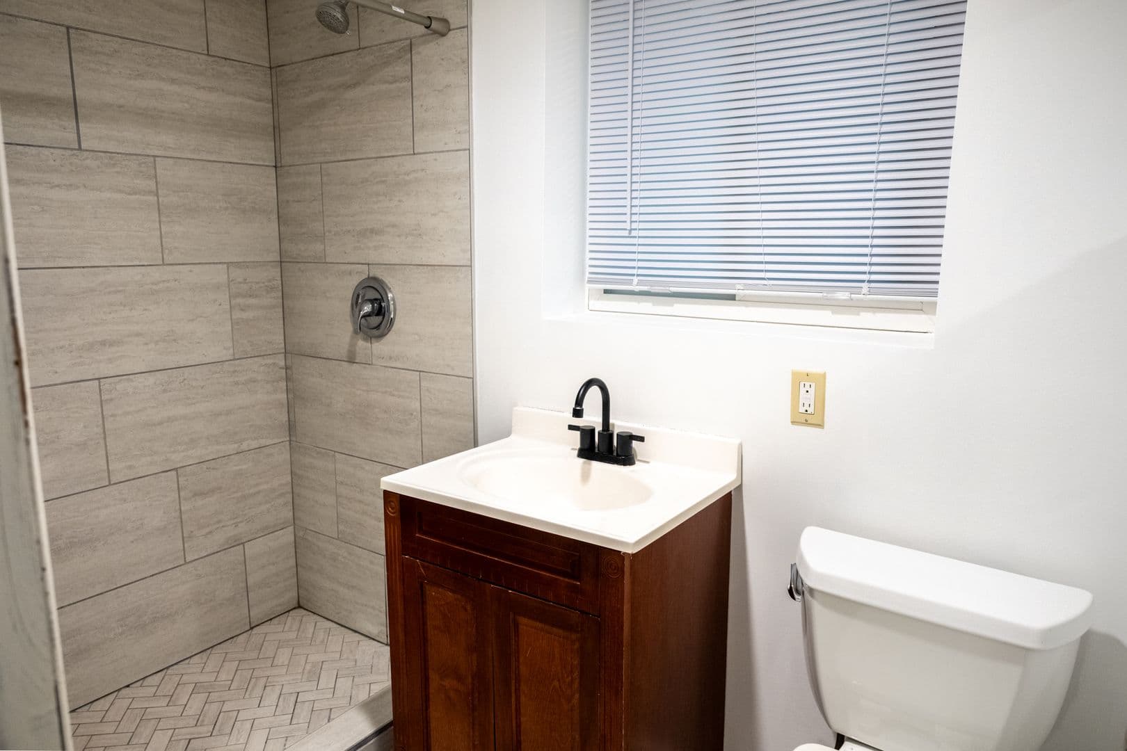 Silver Spring House: 10000 Kinross Ave