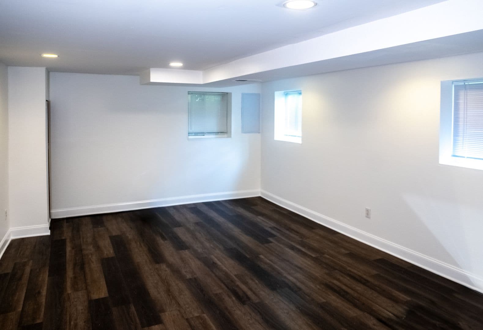 Silver Spring House: 10000 Kinross Ave