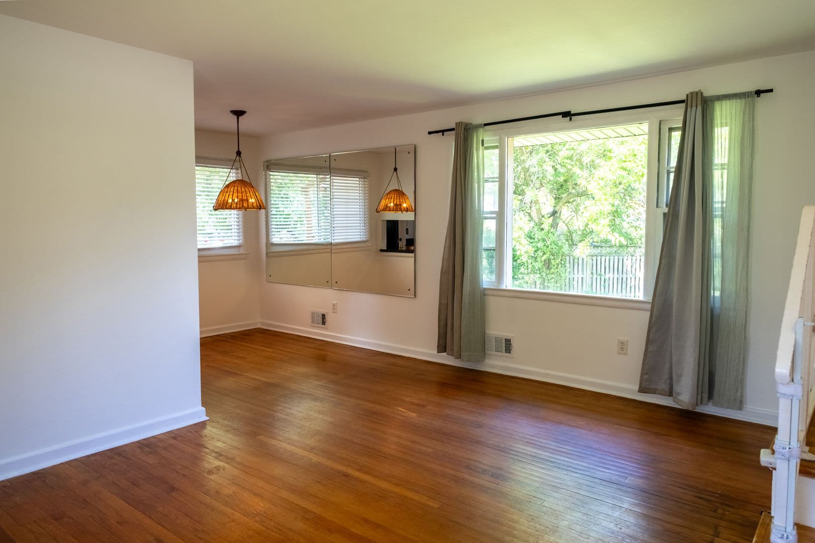 Silver Spring House: 10000 Kinross Ave