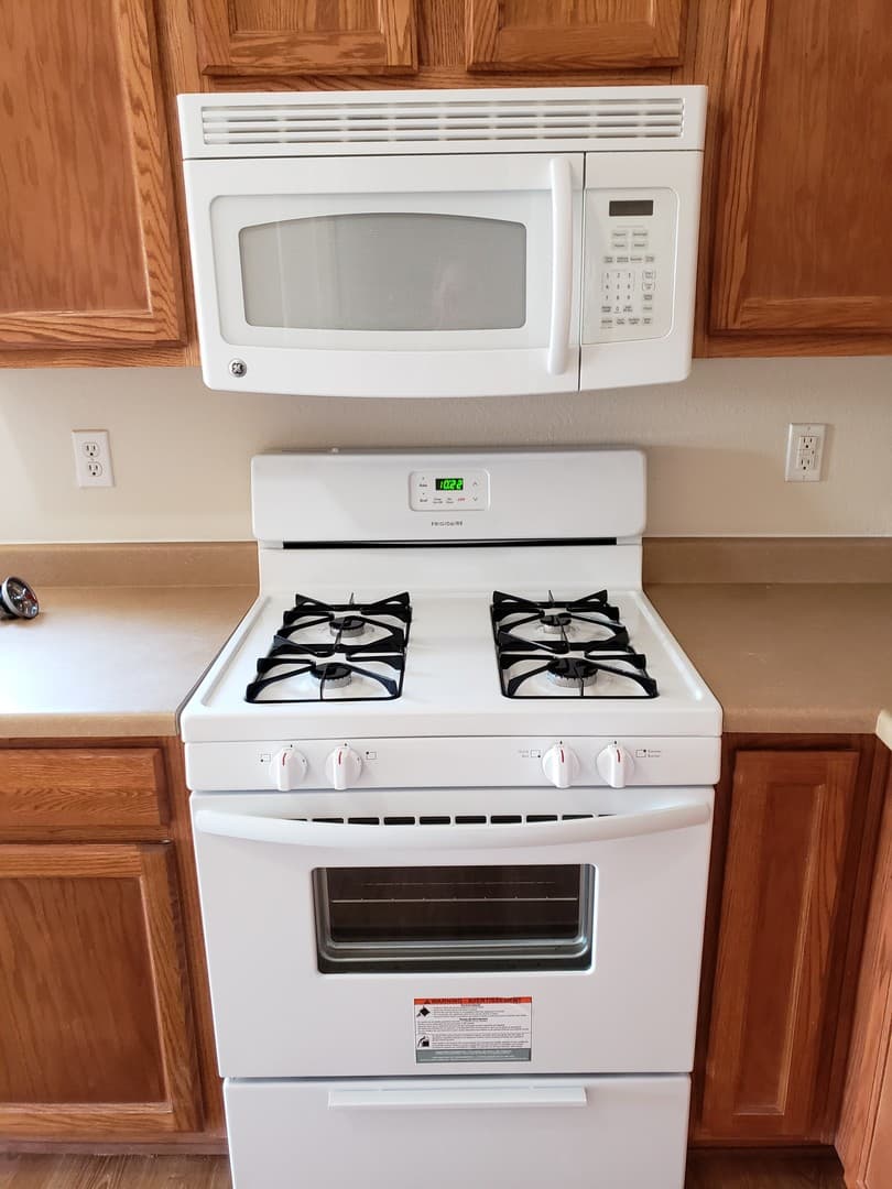 Los Lunas House: 840 Purple Aster Ave SW