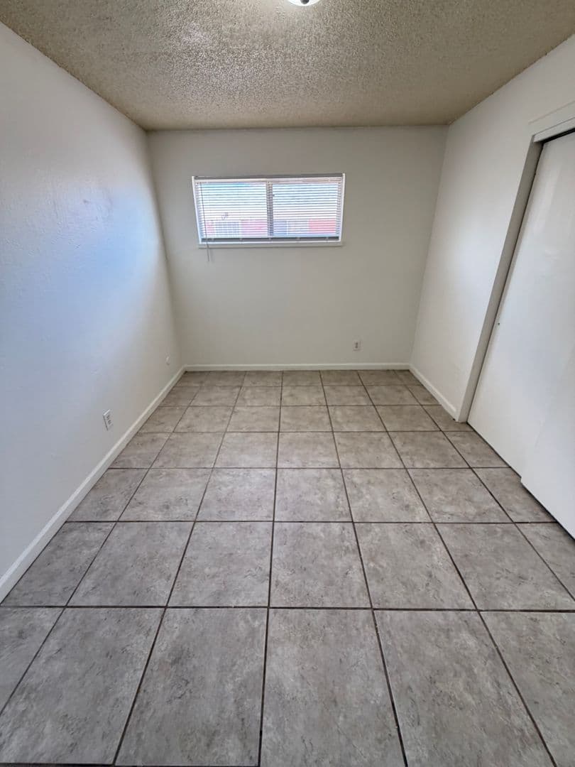 Albuquerque Apartment: 3417 Thaxton Ave SE