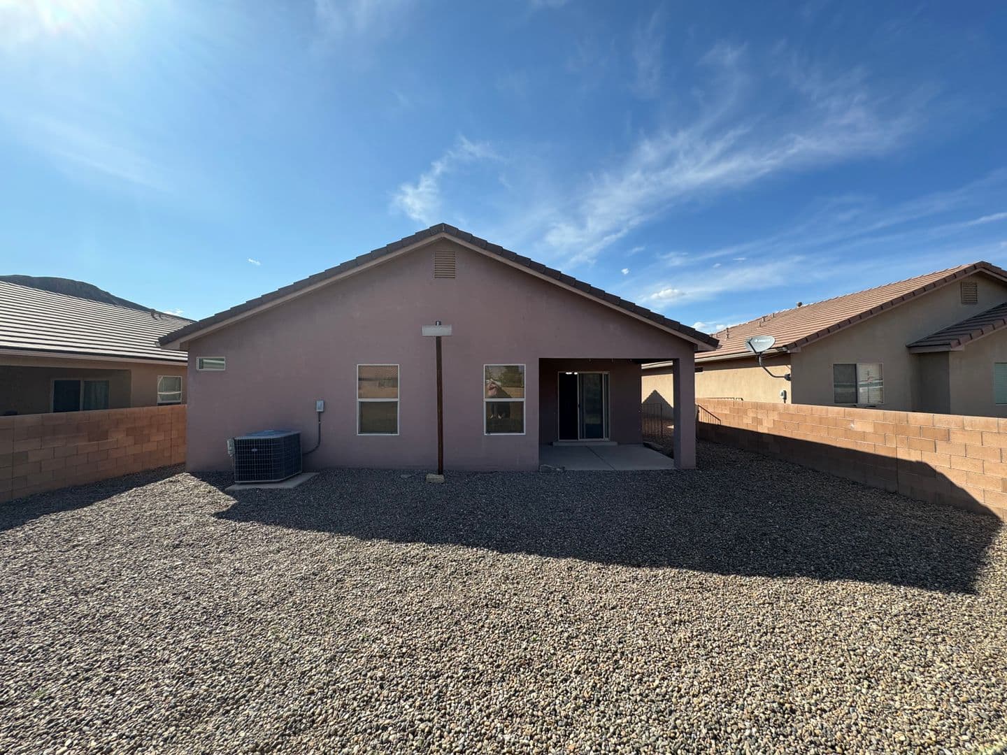 Los Lunas House: 750 Purple Aster Ave SW