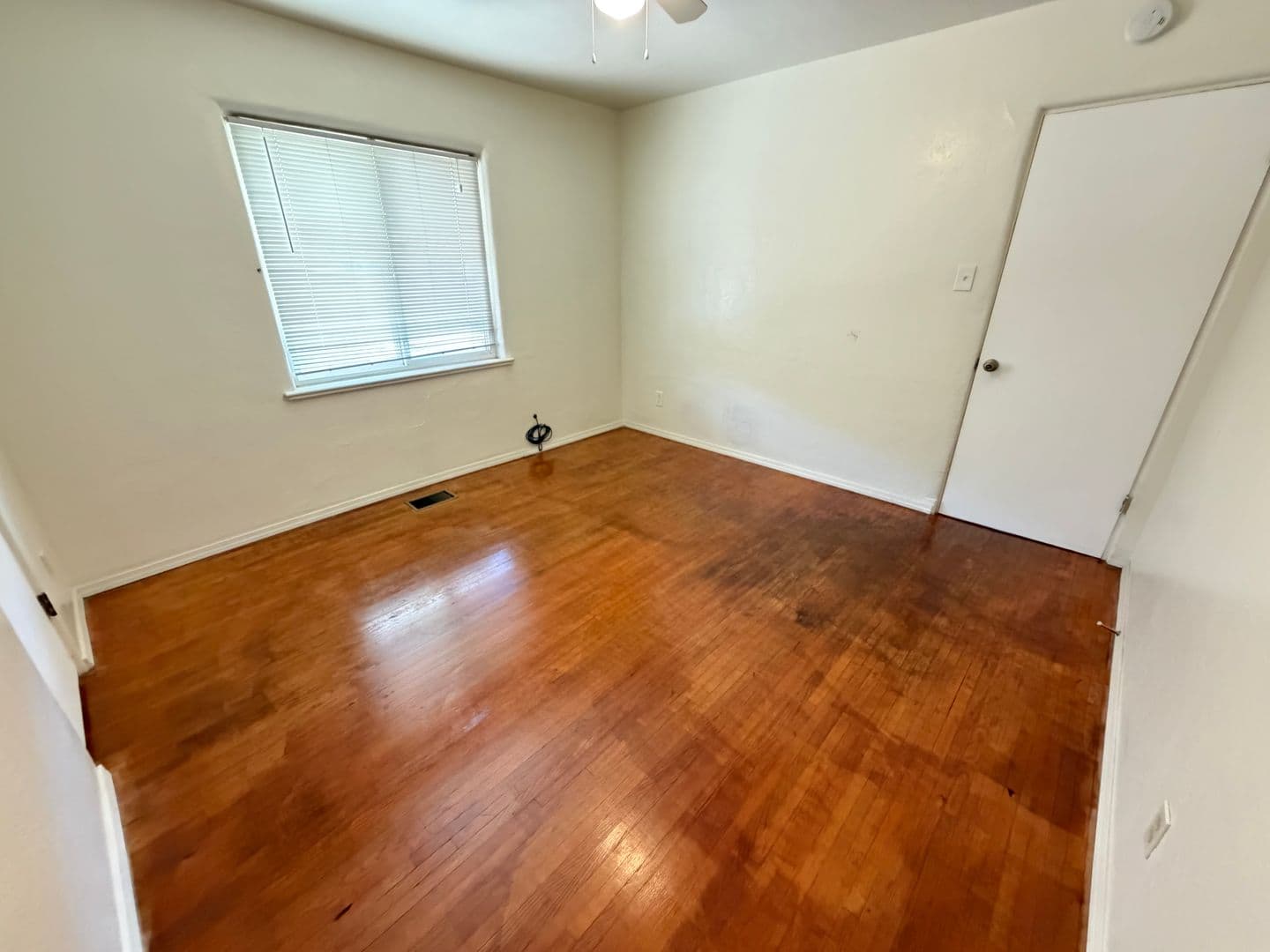 Albuquerque Apartment: 6104 Zuni Road SE