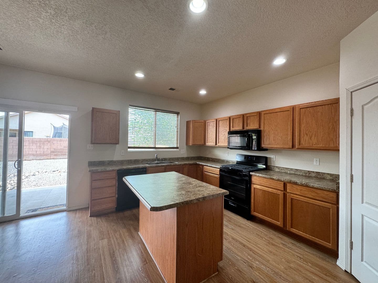 Los Lunas House: 520 Rain Lily Road SW