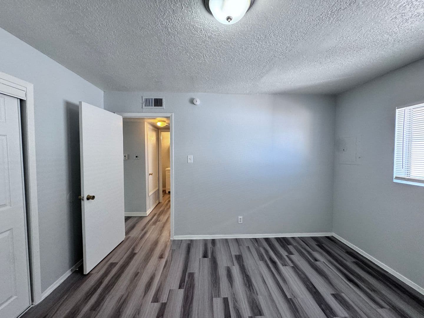 Los Lunas Apartment: 250 Village Dr