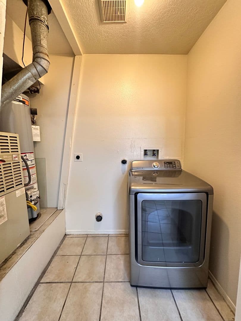 Albuquerque Apartment: 3800 Flora Vista Ave SW