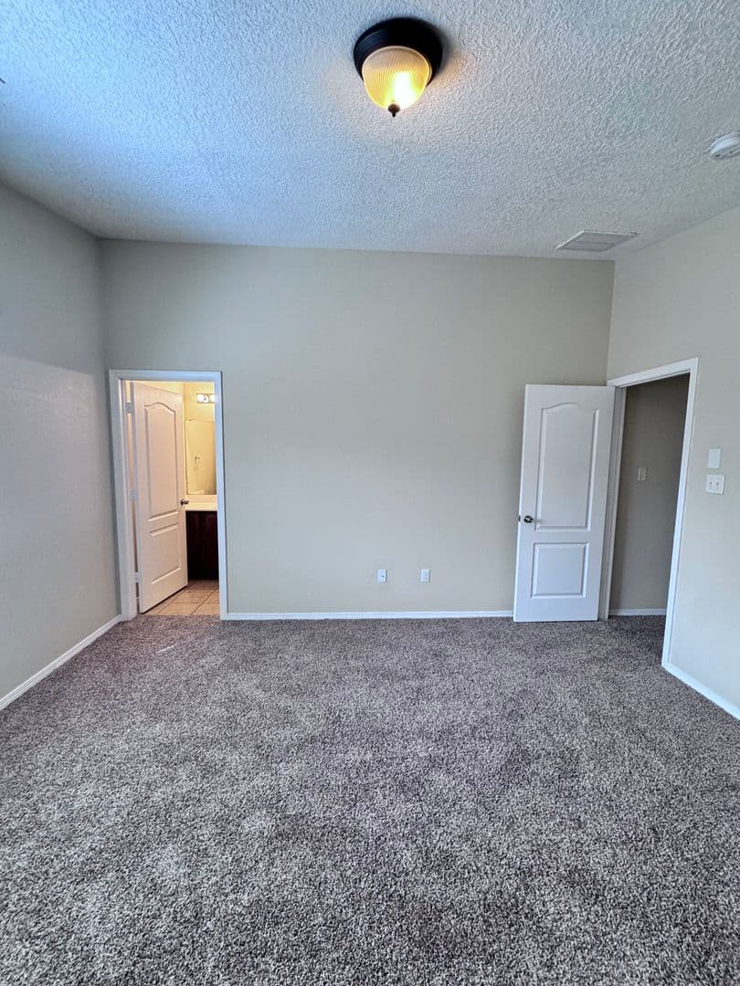 Los Lunas House: 671 Purple Aster Ave SW