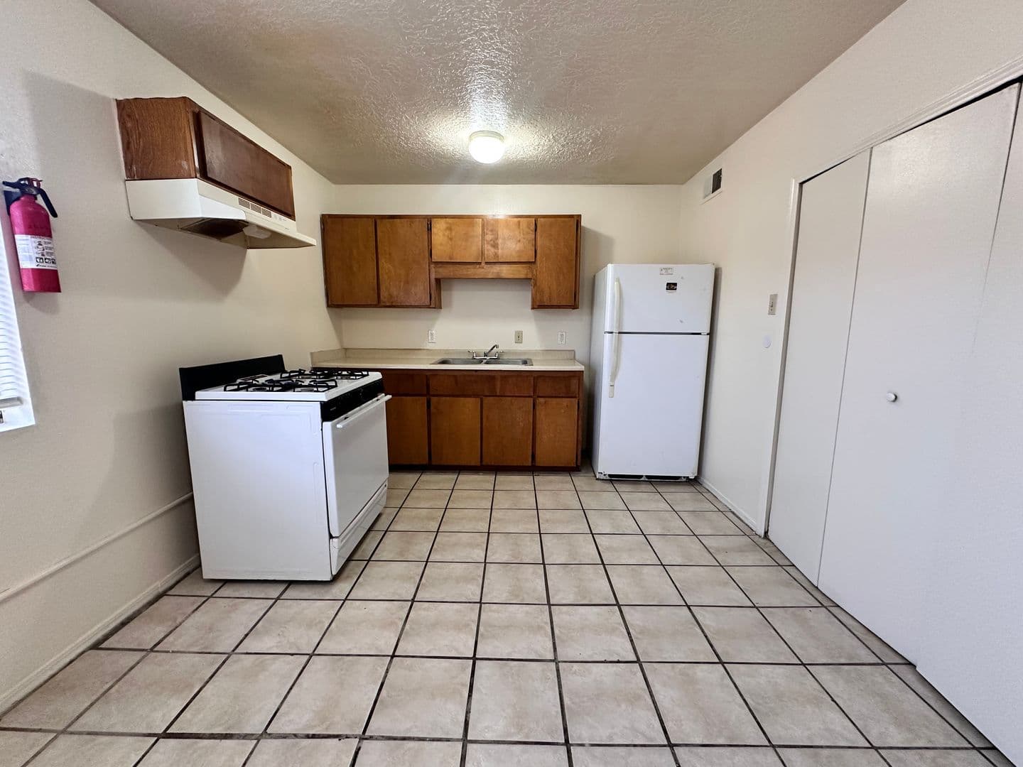 Albuquerque Apartment: 3800 Flora Vista Ave SW