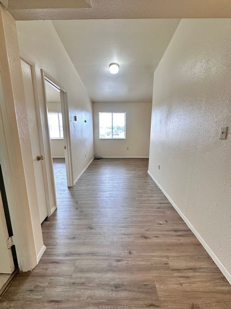 Albuquerque Apartment: 3800 Flora Vista Ave SW