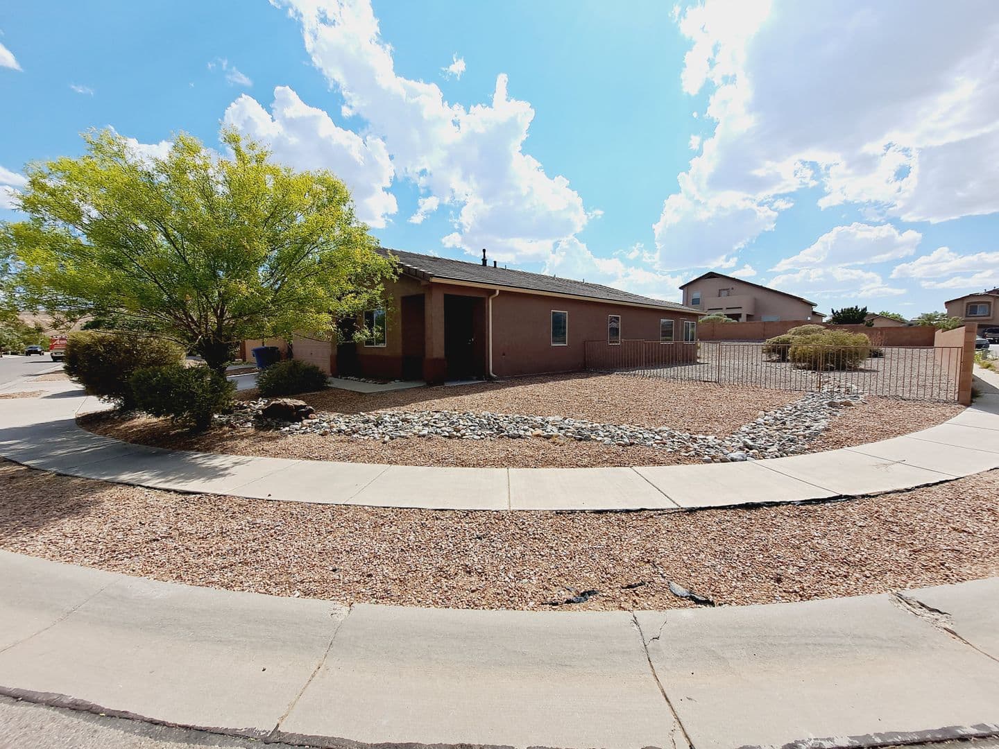 Los Lunas House: 671 Purple Aster Ave SW