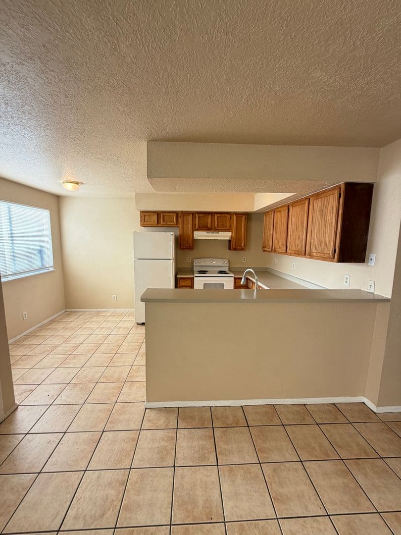 Rio Rancho Apartment: 507 Vancouver Road SE