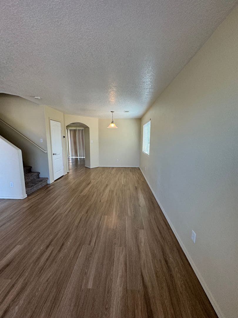 Los Lunas House: 670 Purple Aster Ave SW