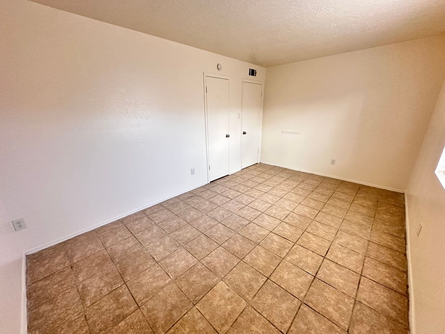 Albuquerque Apartment: 3800 Flora Vista Ave SW