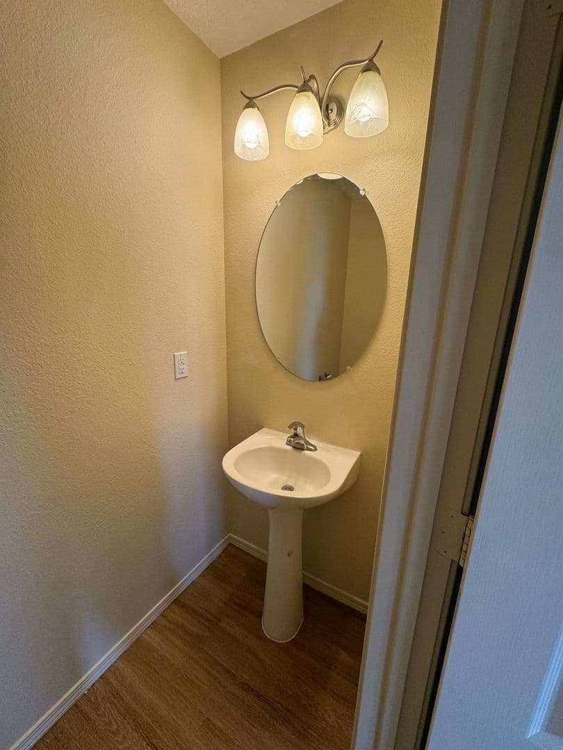 Los Lunas House: 670 Purple Aster Ave SW