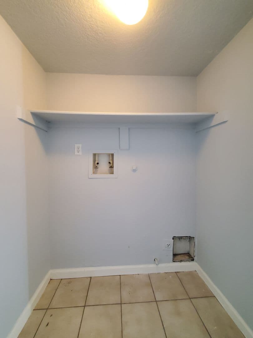 Los Lunas Apartment: 250 Village Drive