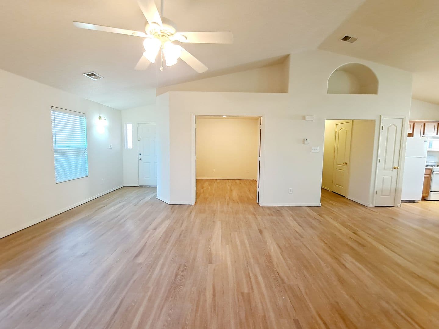 Los Lunas House: 750 Blue Sage Ave SW