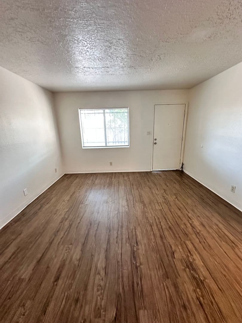 Albuquerque Apartment: 3618 Lafayette Drive Ne