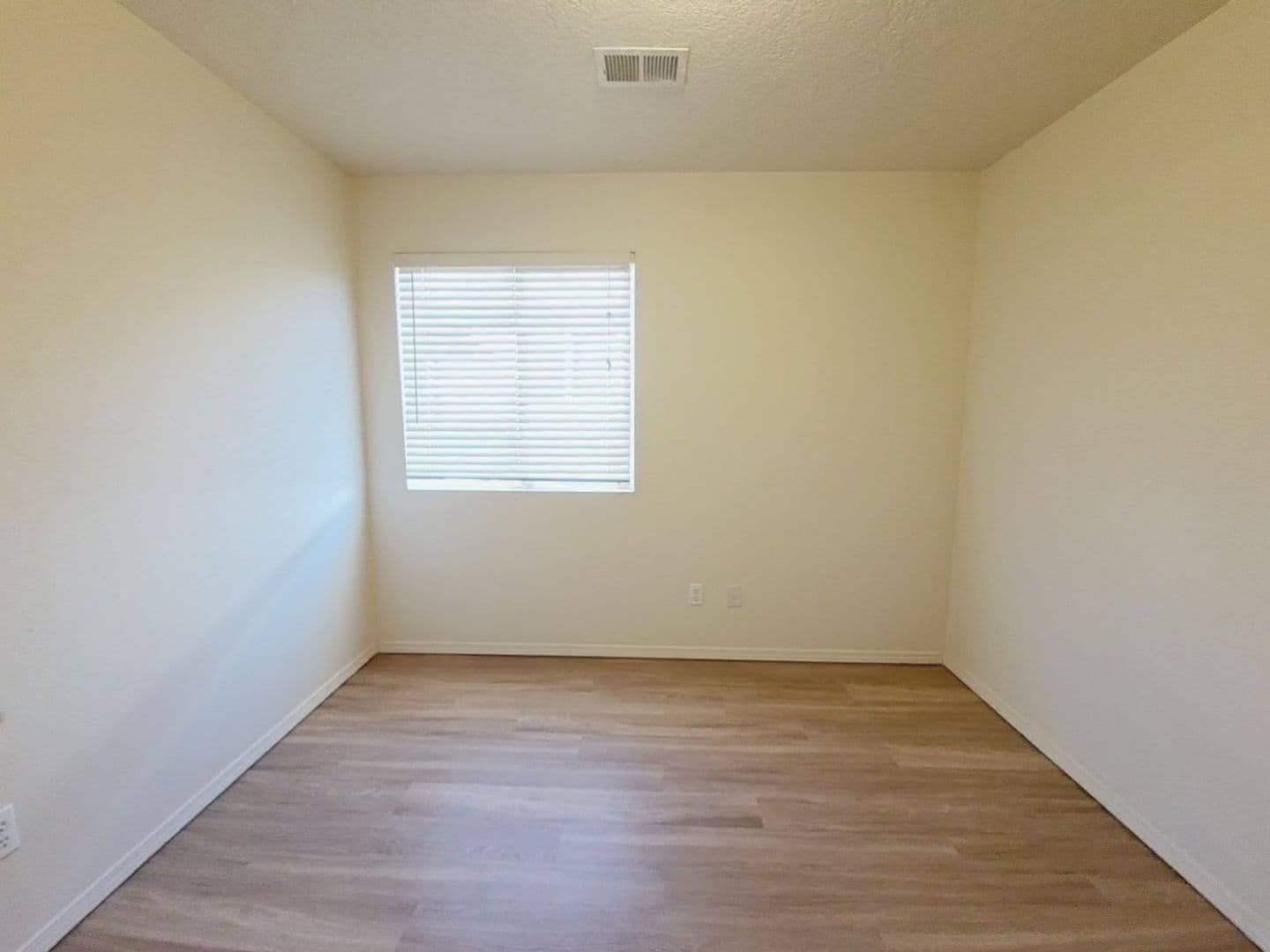 Los Lunas House: 750 Blue Sage Ave SW