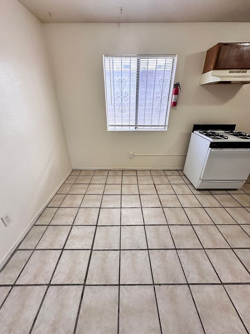 Albuquerque Apartment: 3800 Flora Vista Ave SW
