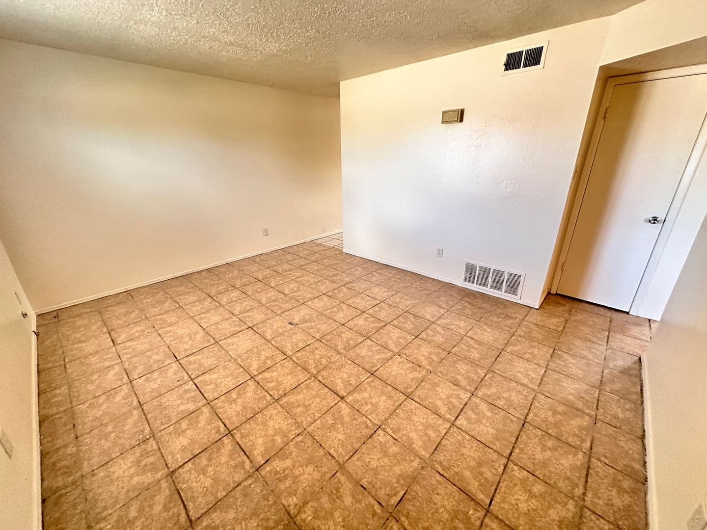 Albuquerque Apartment: 3800 Flora Vista Ave SW
