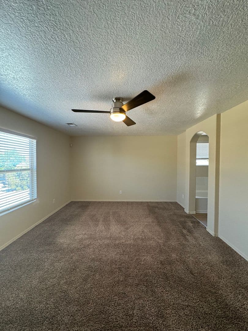 Los Lunas House: 670 Purple Aster Ave SW