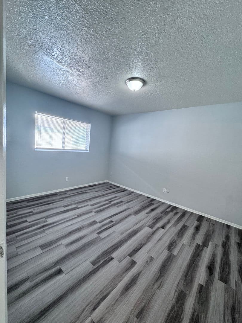 Los Lunas Apartment: 250 Village Dr