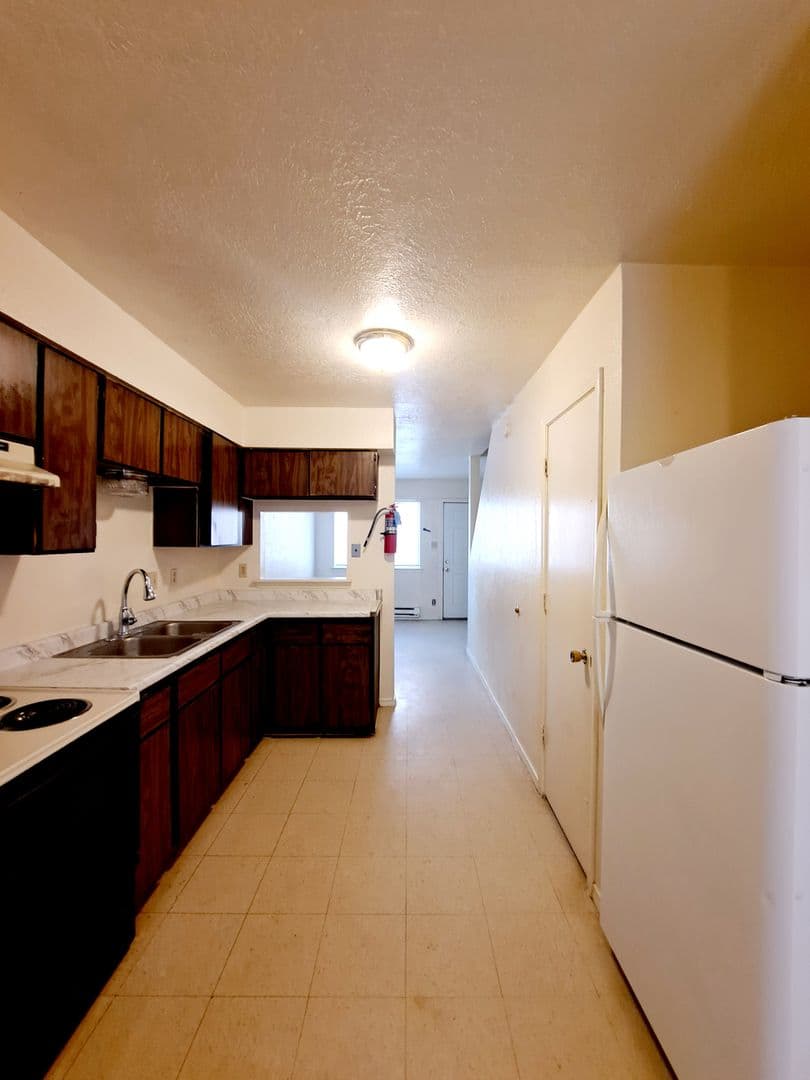 Albuquerque Apartment: 216 63rd Street NW