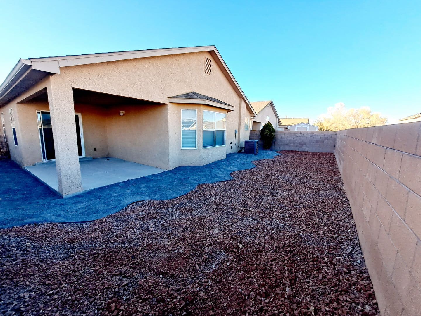 Los Lunas House: 750 Blue Sage Ave SW