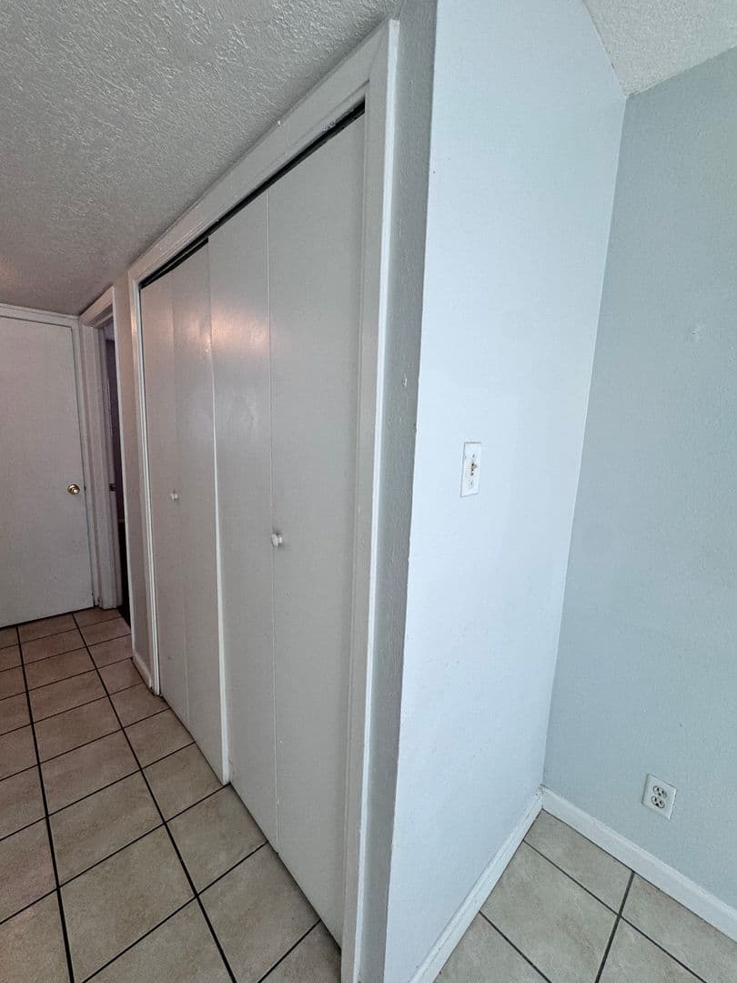 Los Lunas Apartment: 250 Village Dr