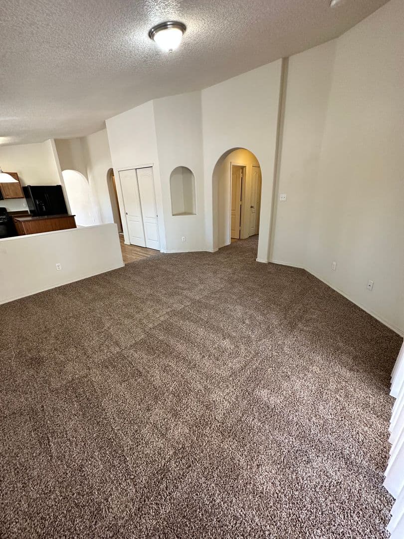Los Lunas House: 841 Purple Aster SW