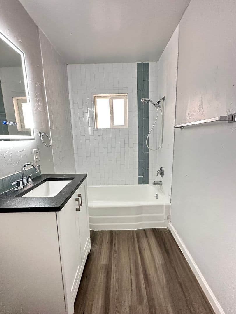 Albuquerque Apartment: 210 Cornell Drive SE