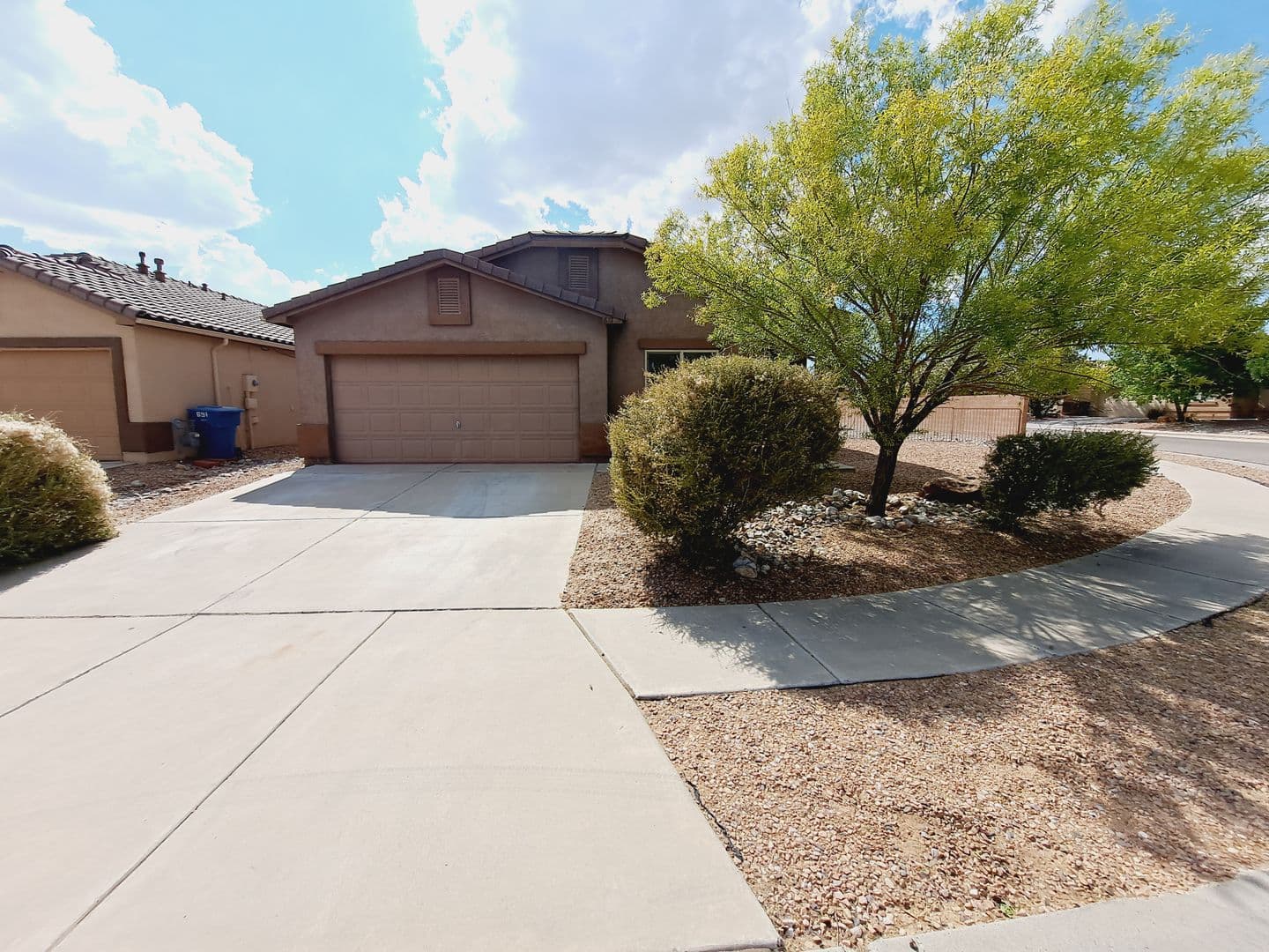 Los Lunas House: 671 Purple Aster Ave SW