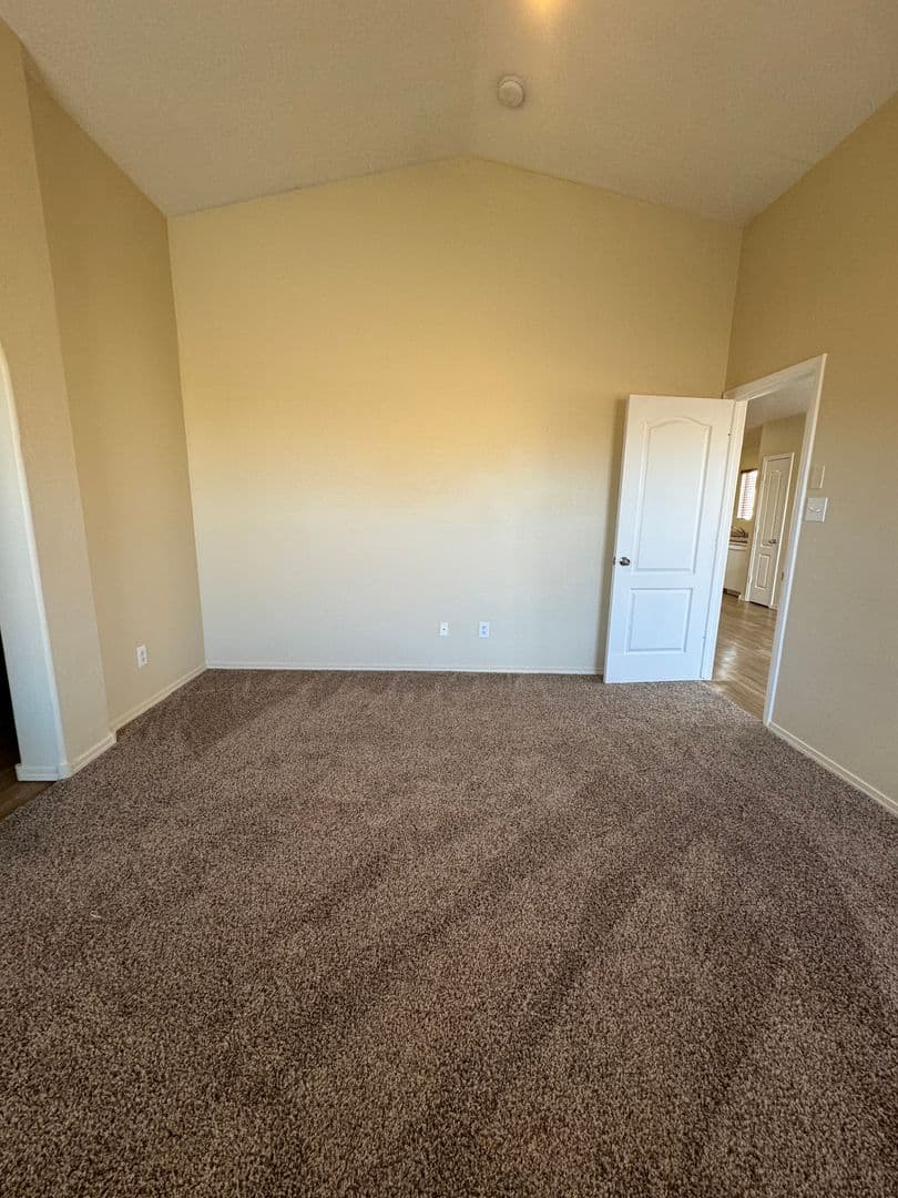 Los Lunas House: 750 Purple Aster Ave SW